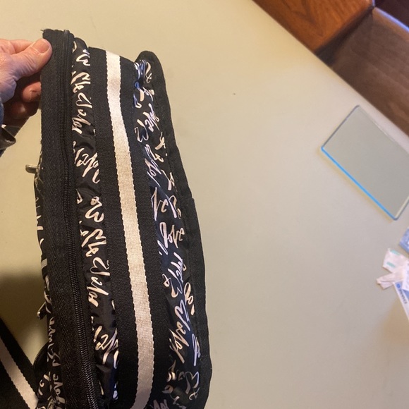 LeSportsac x Curtis Kulig Expandable large Crosbody - “Love Me” - Picture 2 of 5